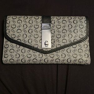 GUESS TRIFOLD WALLET
